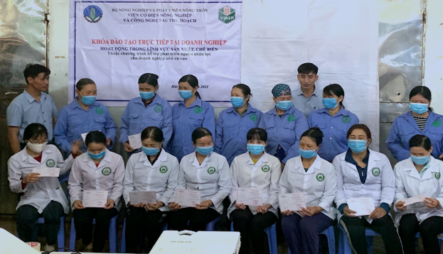 Hoạt động đào tạo tại DN nhỏ và vừa lĩnh vực sản xuất chế biến bảo quản rau quả, thủy sản, ngũ cốc của Viện CĐ NN & CN STH